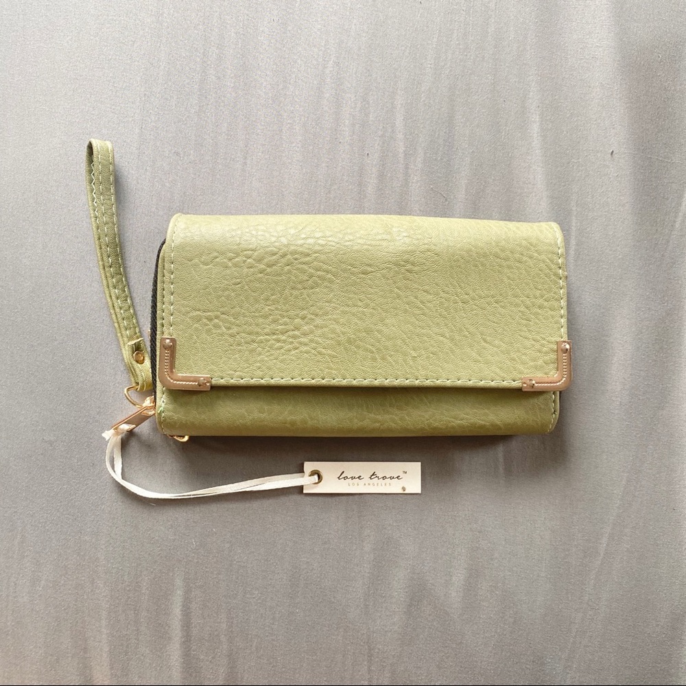 LOVE TROVE | NWT Olive Green Wallet